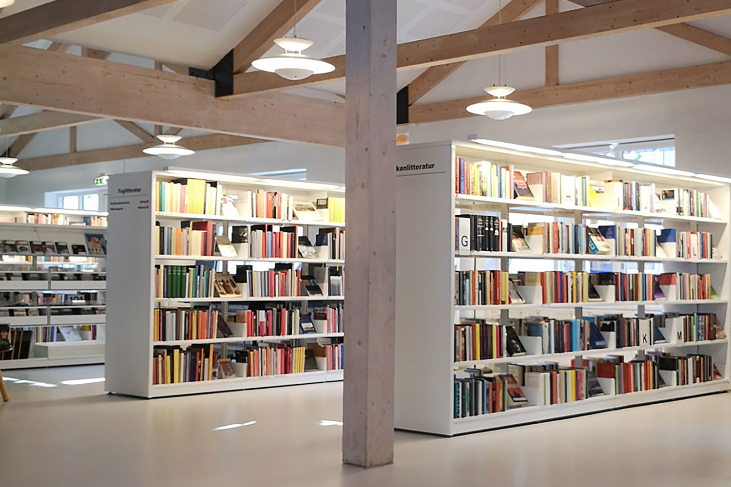 Hyllsystem med belysning