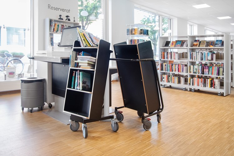 Möbelfakta-märkta Halland bokvagn - Plus Design